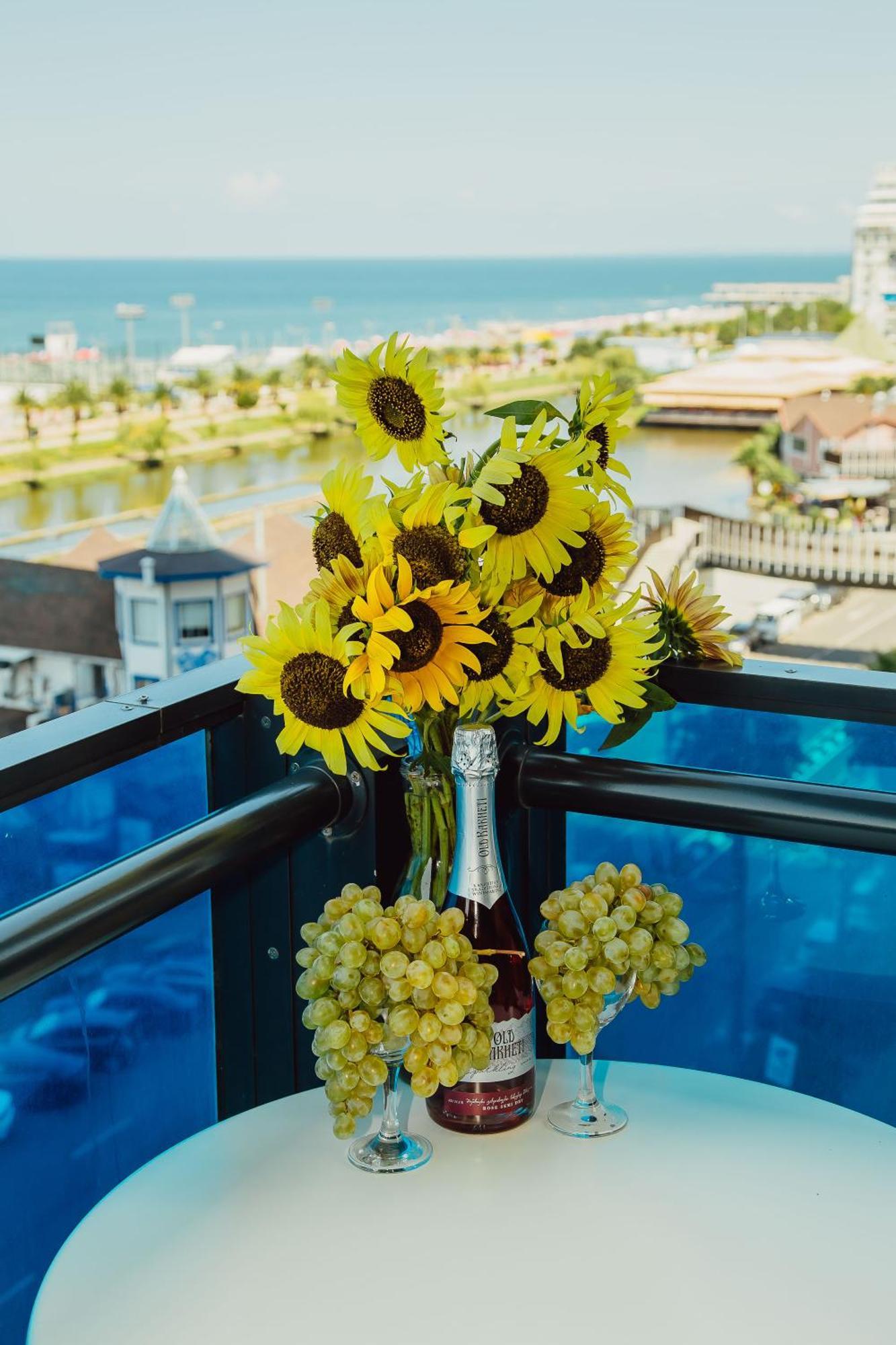 Orbi City Sea View Batumi Eksteriør billede